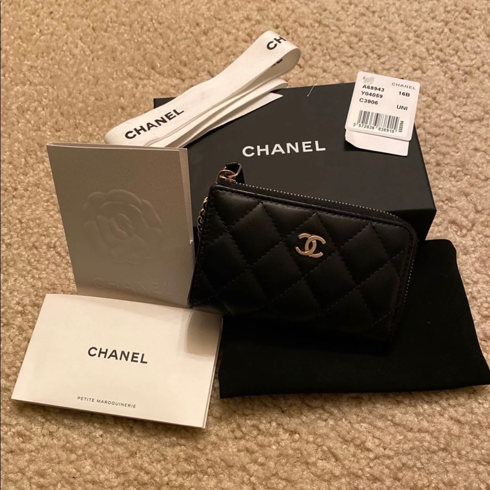 ❌ SOLD ❌ Chanel O Key Holder